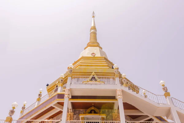 Phuket Tailandia Abril 2018 Hermosa Pagoda Templo Naka Con Fondo —  Fotos de Stock