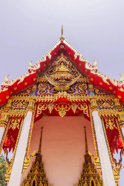 Фронт тайской буддистской церкви в Пхукете, Таиланд — стоковое фото