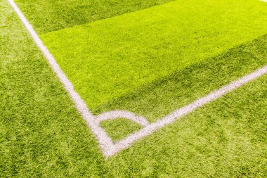 Kentsel, gündüz, suni çim alanında yapay uygulama futbol alanının köşe hattı
