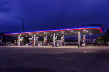 Phuket, Tayland - 2 Mayıs 2018: zaman nigh ealy petrol otoritesi Tayland (BK), benzin istasyonunda