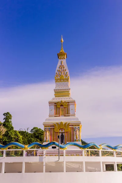 Pagode bouddhiste thaïlandaise au temple Doi Thepnimit sur la colline de Patong . — Photo