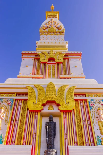 Wyświetlić zbliżenie tajlandzki Buddyjski pagoda świątyni Doi Thepnimit na — Zdjęcie stockowe