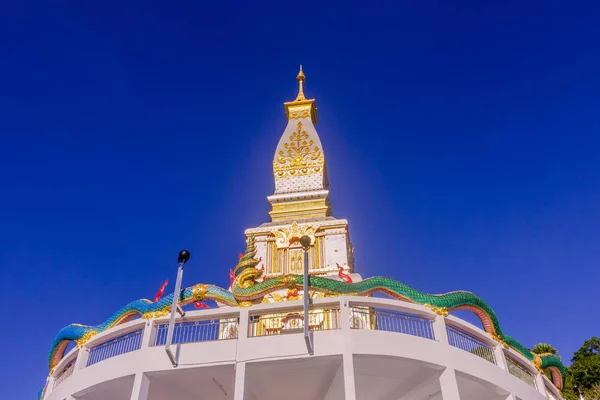 Tay Budist pagoda Patong tepenin üzerinde DOI Thepnimit Tapınağı'nda. — Stok fotoğraf