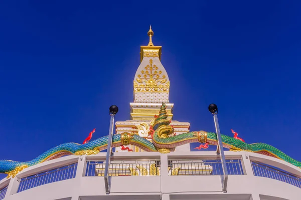 Tay Budist pagoda Patong tepenin üzerinde DOI Thepnimit Tapınağı'nda. — Stok fotoğraf