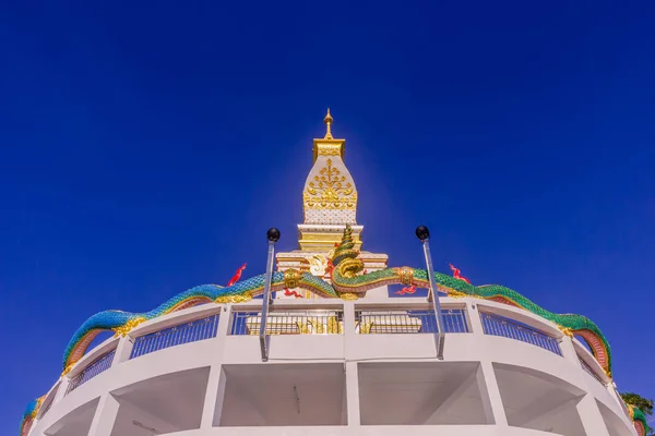 Tay Budist pagoda Patong tepenin üzerinde DOI Thepnimit Tapınağı'nda. — Stok fotoğraf