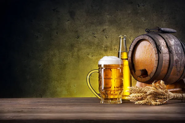 Faceted glass of beer, bottle and barrel — Stock Photo, Image
