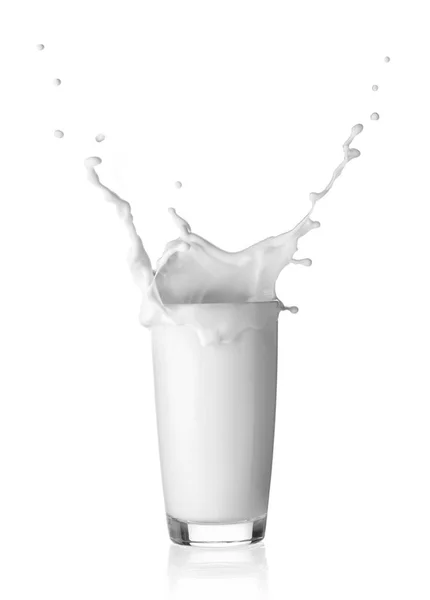 Plons in een glas melk — Stockfoto