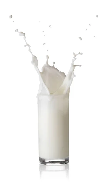 Plons in een glas melk — Stockfoto