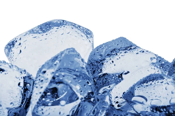 Cubi di ghiaccio con gocce colpo macro — Foto Stock
