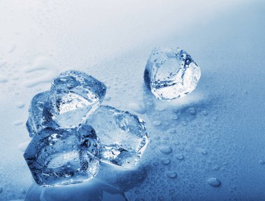 donmuş buz küpleri