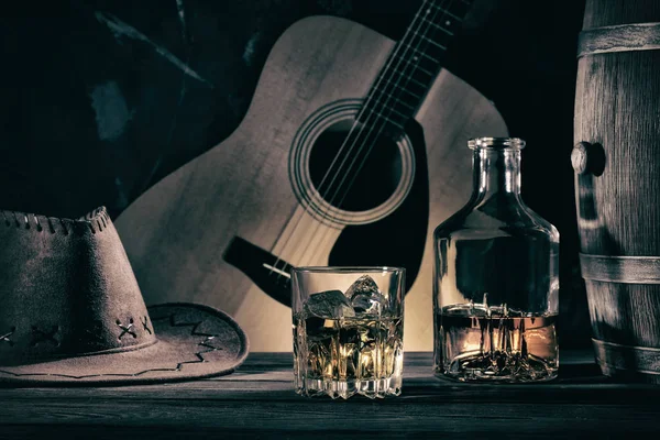 Cowboy Nature morte contre la guitare — Photo