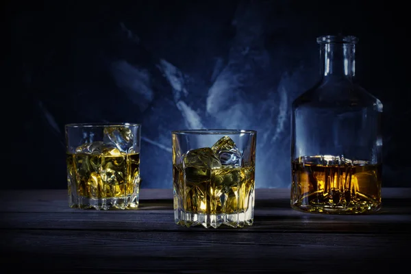 Two glasses and decanter with whiskey — Stock Photo, Image