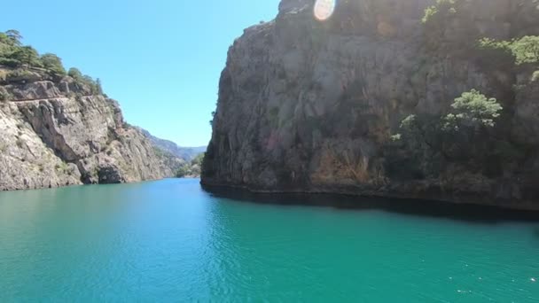 Yeşil Kanyon 'da köknar ağaçları olan uçurumlar — Stok video