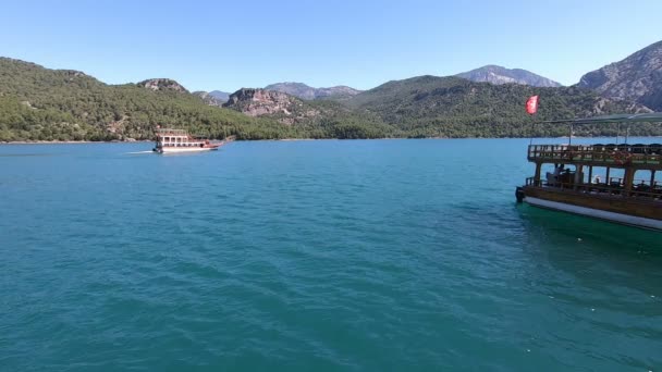 Naves en el Cañón Verde pasando por — Vídeo de stock