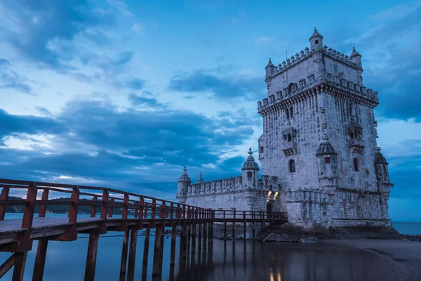Lisbon 'daki Belem Kulesi' nde mavi saat, yatay.