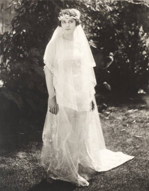 Gelin çim açık