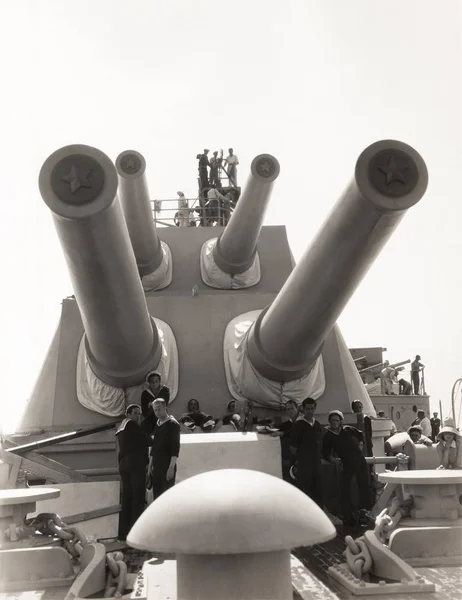 Navy officers standing on battleship — Stock Photo, Image