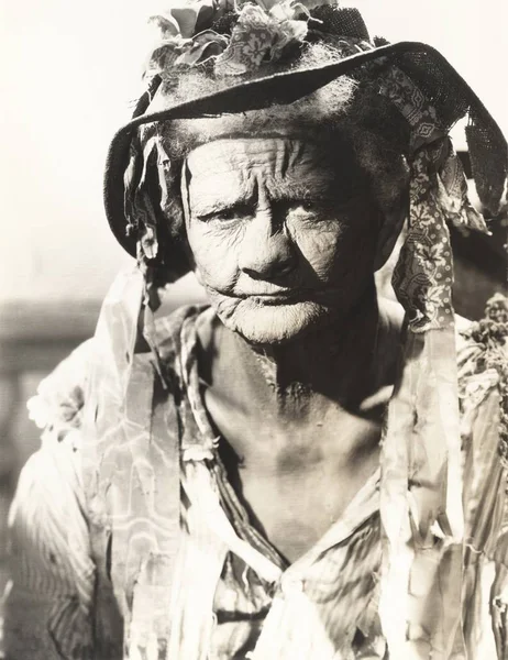 Beggar wearing torn hat — Stock Photo, Image