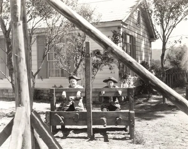 Dışarıda sıkışmış adamlarımız 