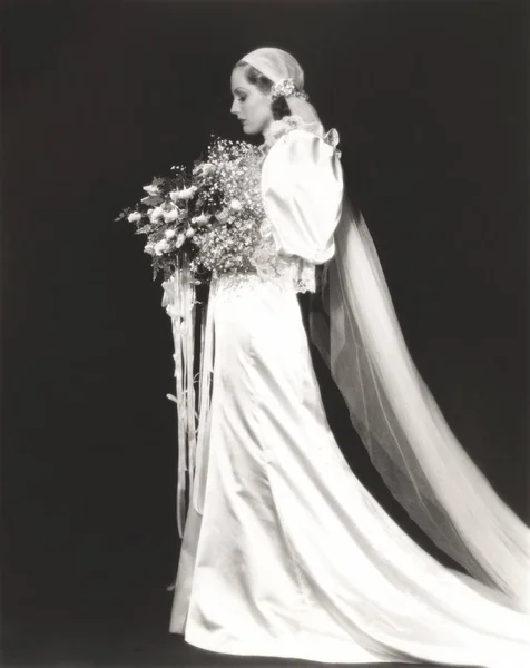 Bride holding flower bouquet — Stock Photo, Image