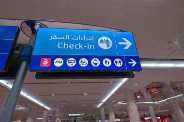 Check-in - Dubai Havalimanı tabelası, BAE mimarisi - ayrıntı