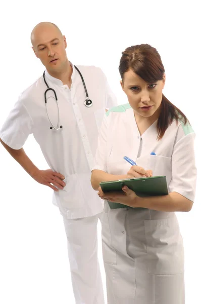 Enfermera Médica Escribiendo Notas Médico Leyéndolo Sobre Hombro —  Fotos de Stock