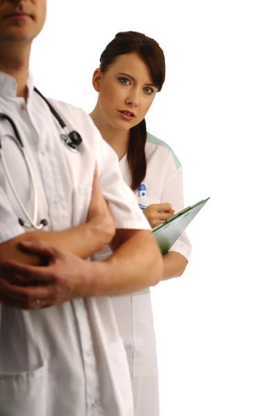 Joven Médico Dictando Notas Enfermera —  Fotos de Stock