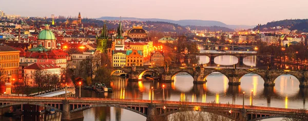 Мосты через реку Влтаву, Прага ночью Стоковая Картинка