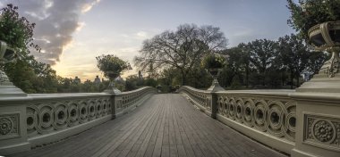 Sabah erken Bridge'de yay 