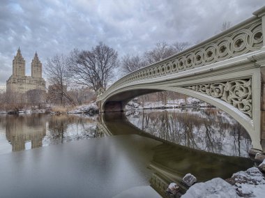 Yay köprü Central Park yay köprüden sonra kar fırtınası