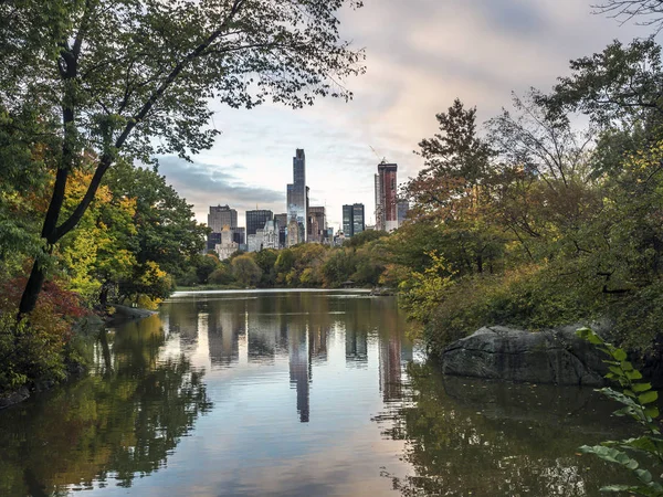 Al lago — Foto Stock