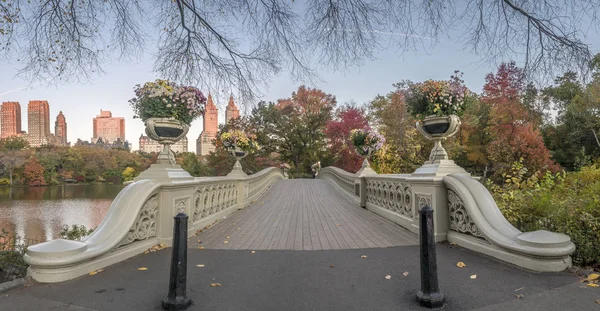 Puente de proa Central Park en otoño — Foto de Stock