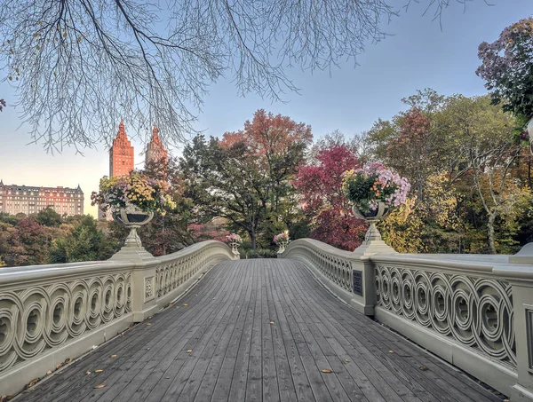 Puente de proa Central Park en otoño — Foto de Stock