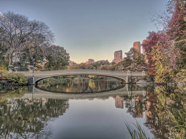 Bow brug, Central Park, in de herfst — Stockfoto