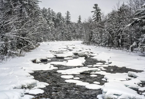 Rivière Swift dans les montagnes blanches d'automne, New Hampshire — Photo