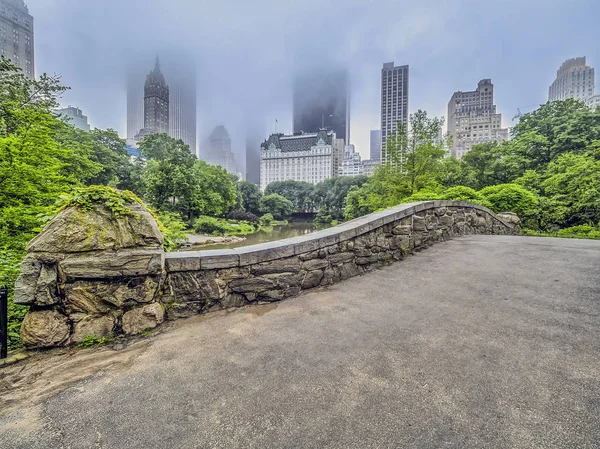 Gapstow bridge Central Park, New York City sommar — Stockfoto