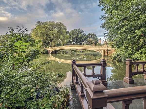 Bow bridge Central Park in summer — Stock Photo, Image