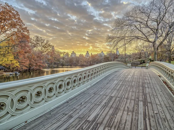 Bow bridge Central Park in autumn — Stock Photo, Image