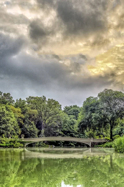Puente de proa Central Park verano — Foto de Stock