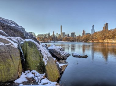 Gölde kış kar sonra