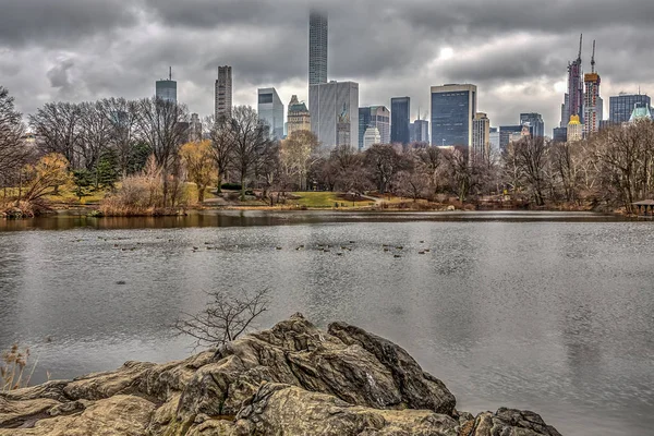 Al lago — Foto Stock