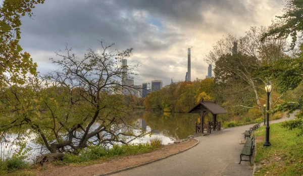 Central Park, New York City at the lake — Stock Photo, Image