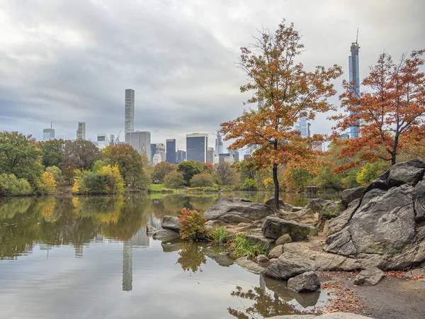 Central Park, Nueva York en el lago — Foto de Stock
