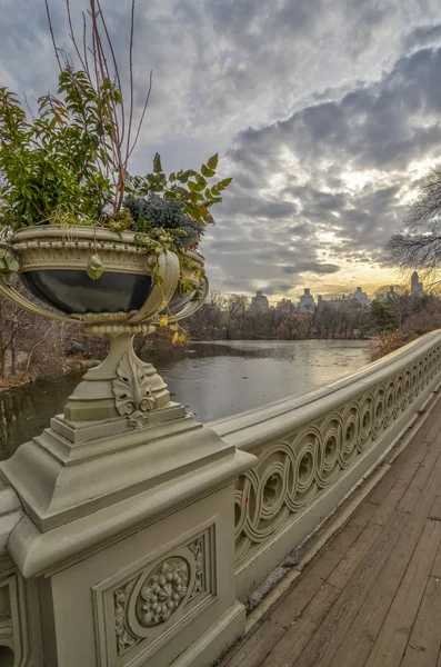 Ponte de arco no inverno — Fotografia de Stock