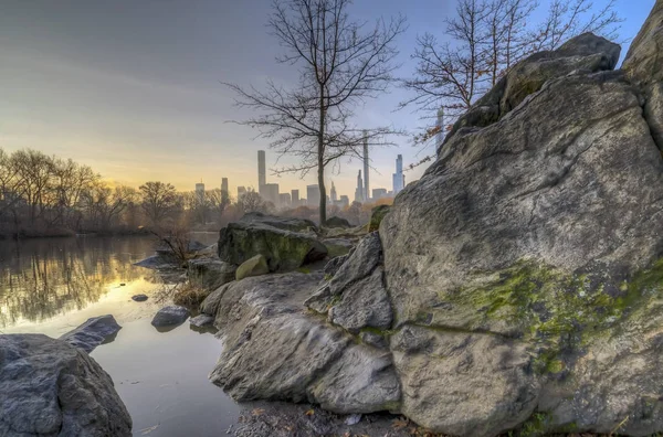 Central park, new york city på sjön — Stockfoto