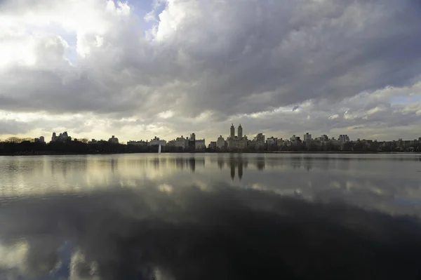 Reservatório do parque central — Fotografia de Stock