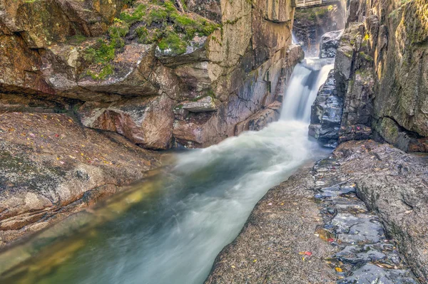 Herfst Gebladerte Het Bos Langs Watervallen New Hampshire — Stockfoto