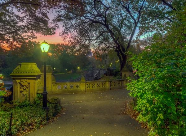 Bethesda Terrace Szökőkút Két Építészeti Jellemzői Kilátással Tóra New York — Stock Fotó