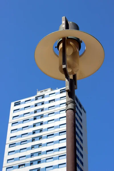 Skyscraper with blue sky — Stock Photo, Image