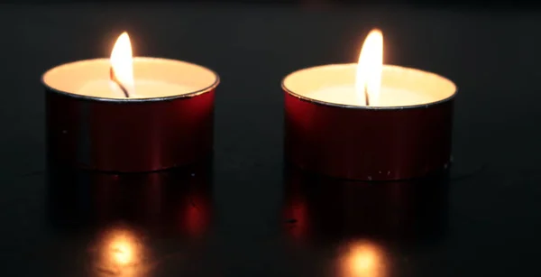Sommige kaarsen met vlam — Stockfoto